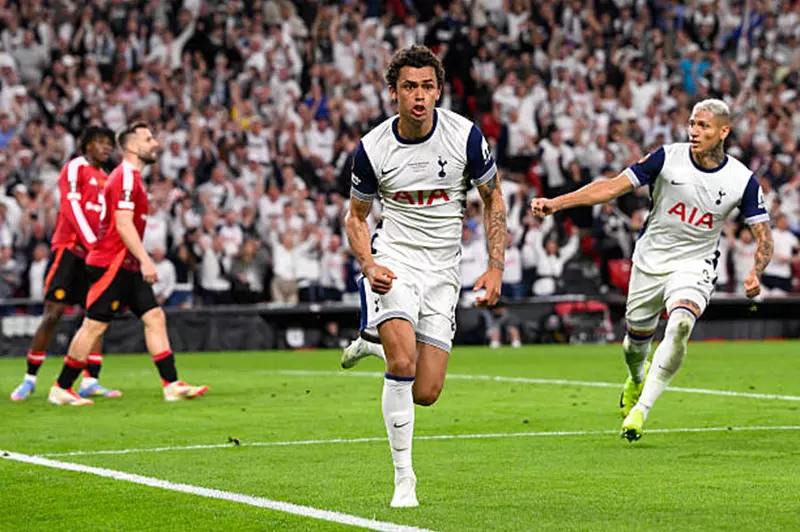 توتنهام يتوج بلقب الدوري الأوروبي في مواجهة مثيرة ضد مانشستر يونايتد (فيديو) توتنهام يتوج بلقب الدوري الأوروبي في مواجهة مثيرة ضد مانشستر يونايتد (فيديو)
