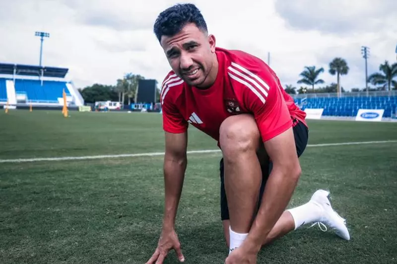 خماسي الأهلي الجديد يرتدي القميص الأحمر في مواجهة باتشوكا خماسي الأهلي الجديد يرتدي القميص الأحمر في مواجهة باتشوكا