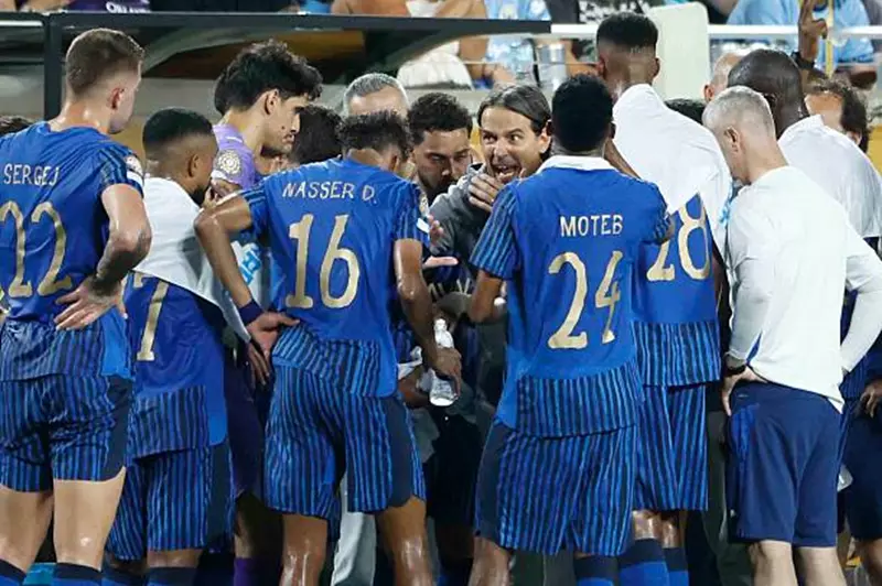 الهلال يتيح فترة راحة للاعبيه عقب بلوغ ربع نهائي مونديال الأندية الهلال يتيح فترة راحة للاعبيه عقب بلوغ ربع نهائي مونديال الأندية