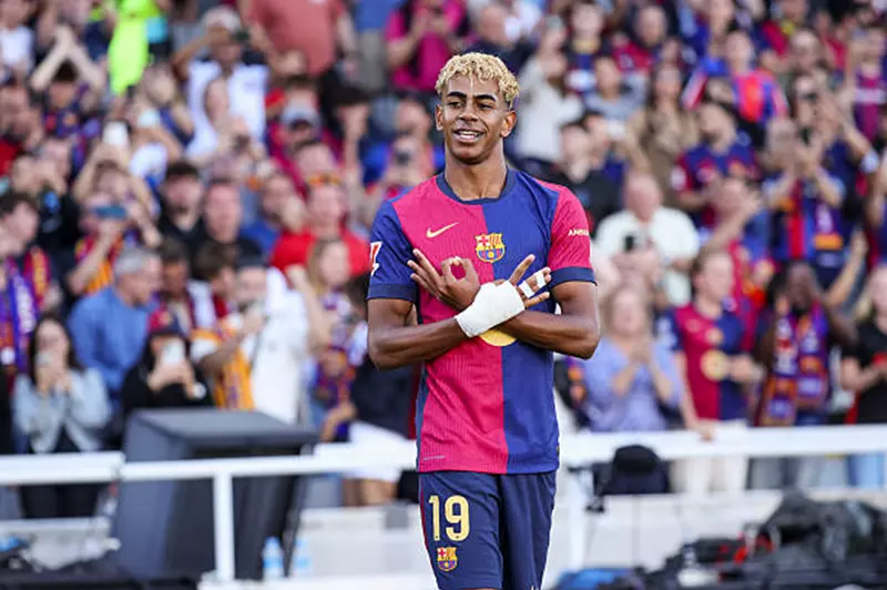 برشلونة يعلن قريباً: لامين يامال يرتدي القميص رقم 10 رسميًا برشلونة يعلن قريباً: لامين يامال يرتدي القميص رقم 10 رسميًا