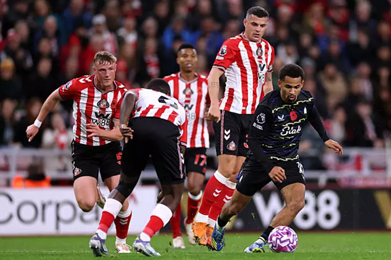 ترتيب الدوري الإنجليزي بعد تعادل سندرلاند مع إيفرتون ترتيب الدوري الإنجليزي بعد تعادل سندرلاند مع إيفرتون